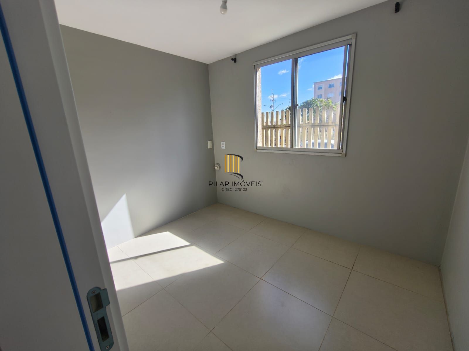 Apartamento Térreo, 2 quartos, vaga, piscina e portaria 24hr no bairro Sarandi.
