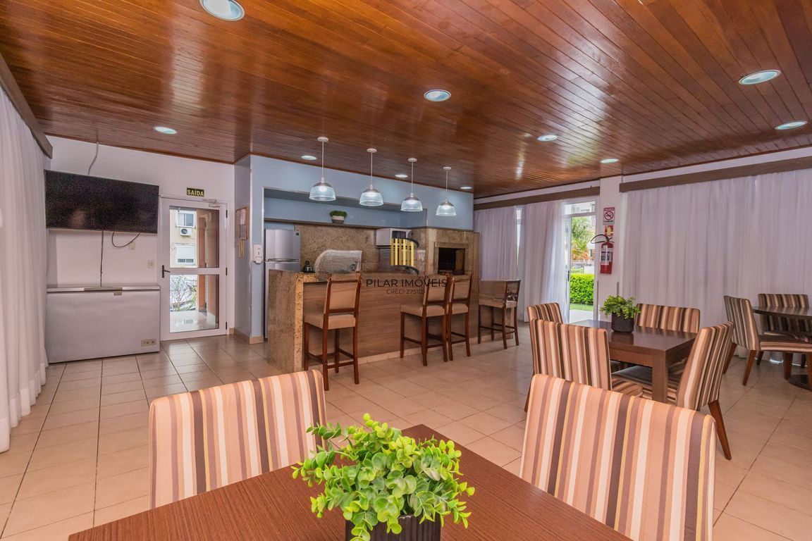 Apartamento Térreo com 3 quartos, vaga, piscina e elevador no bairro Humaitá.