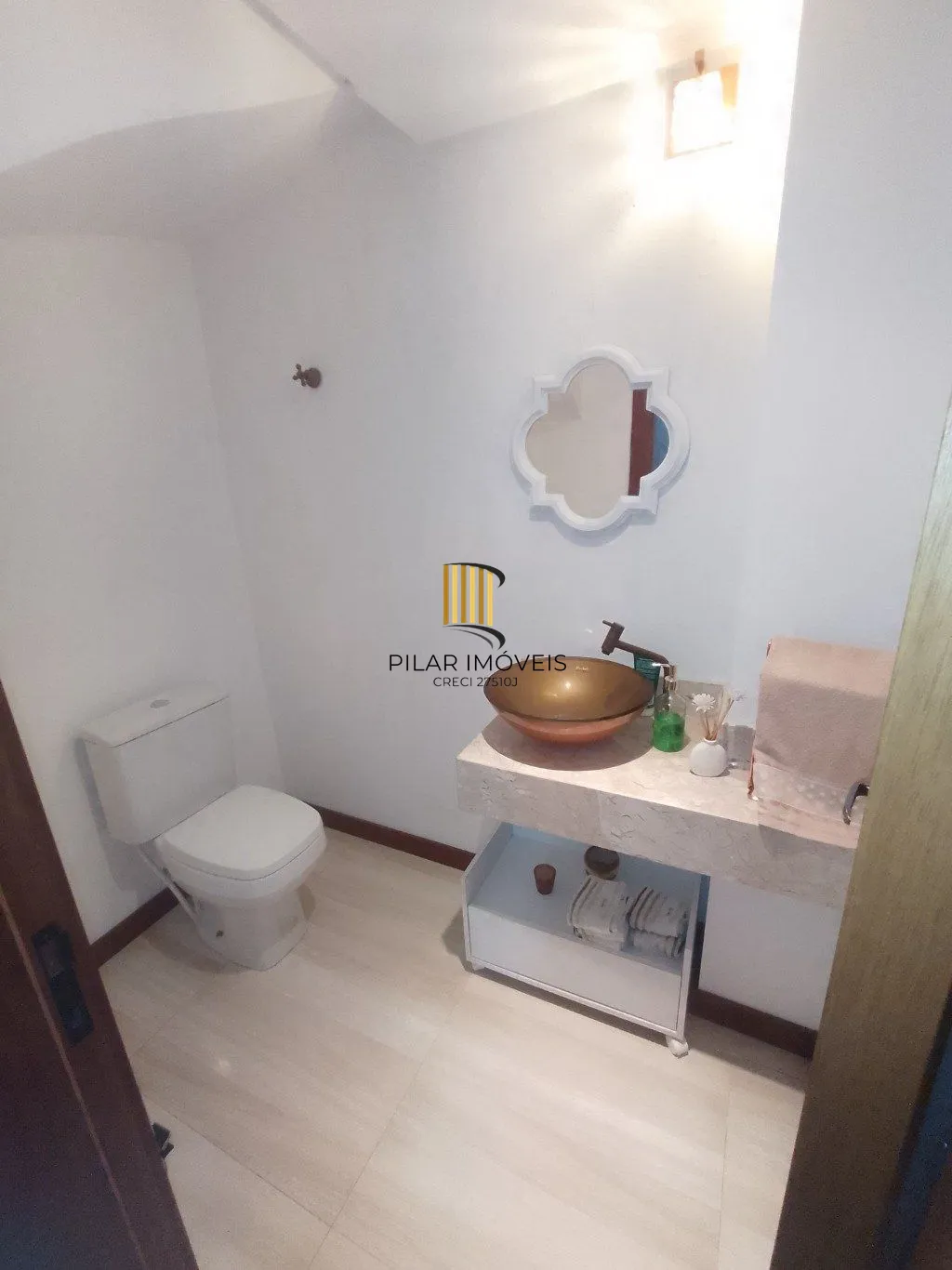 Casa de 5 dormitórios, piscina e 4 vagas de garagem em Canoas.