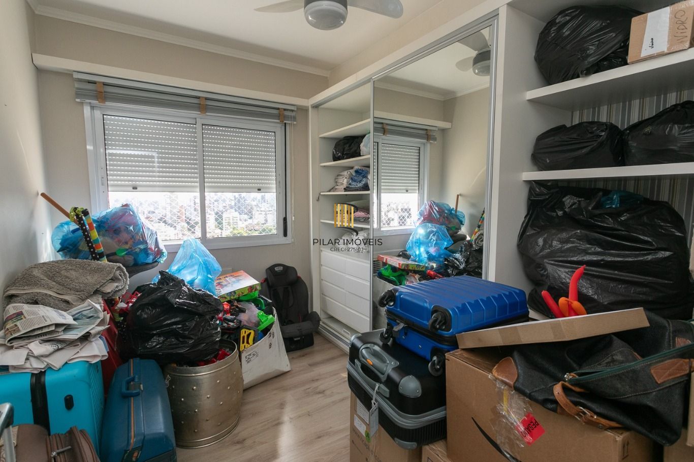 Apartamento com 3 quartos(1 suíte) e 2 vagas de garagem no Bairro Petrópolis