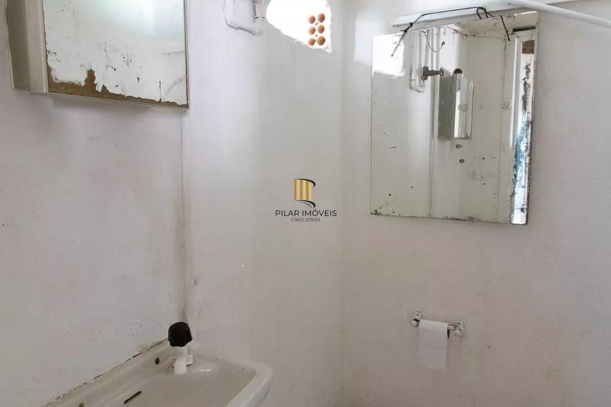 Casa 300m² à Venda na Vila Ipiranga . 2 Quartos, 2 Vagas, Salão e Churrasqueira