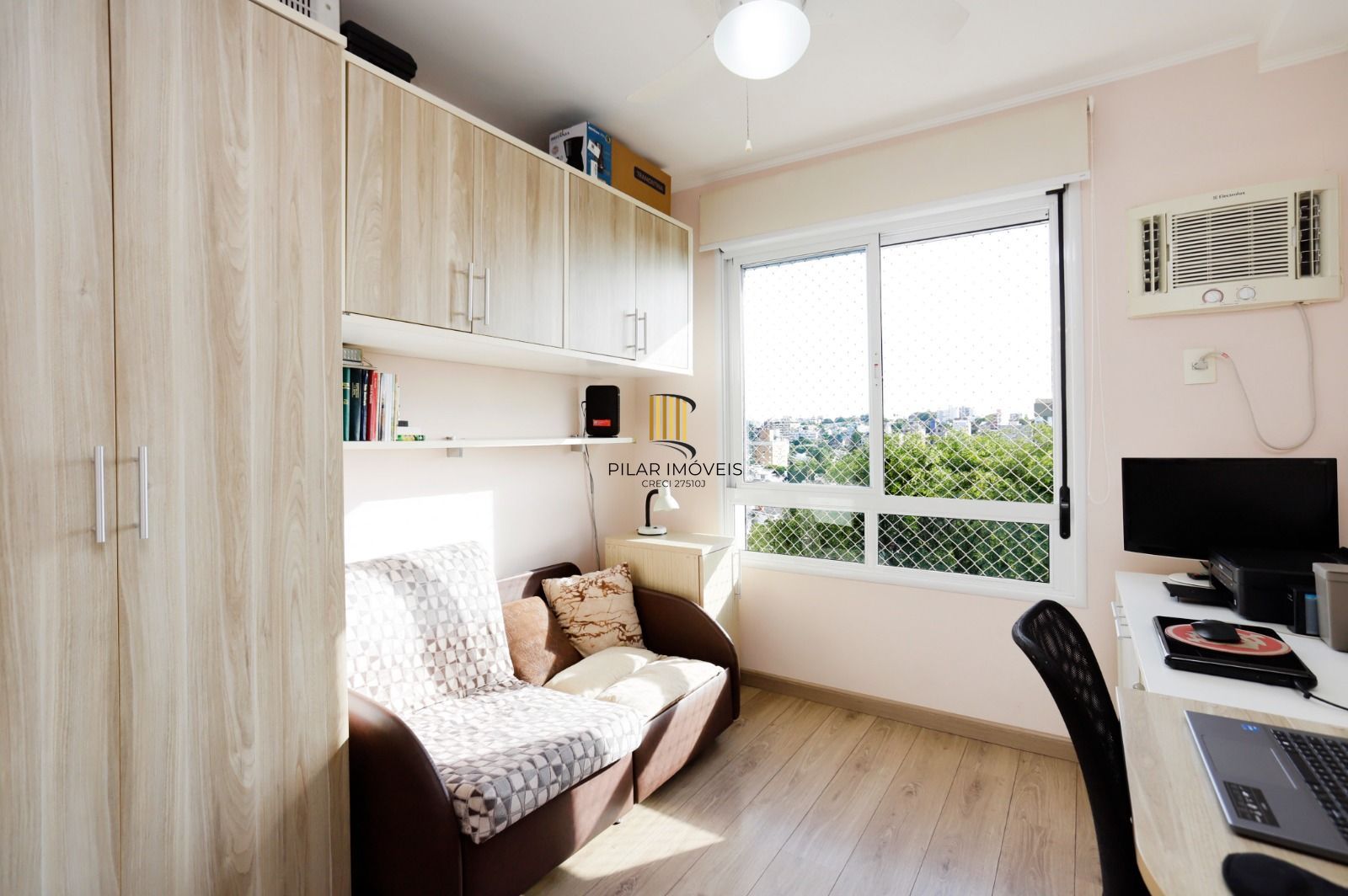 Apartamento de 2 dormitórios no bairro Jardim Lindóia