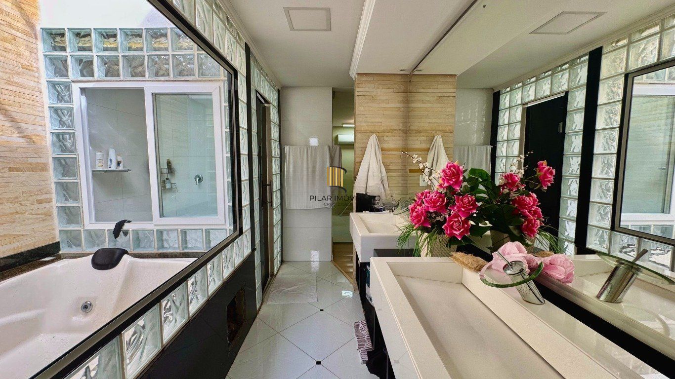 Casa com 4 Quartos e 4 banheiros, 600 m² por R$ 3.790.000 no Jardim Lindóia.