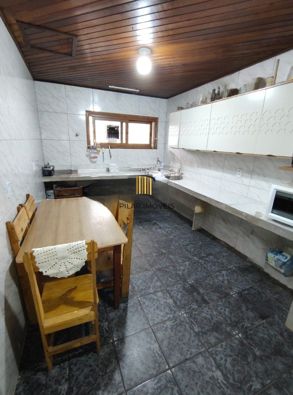 Casa com 3 Quartos, 3 Banheiros, 2 vagas No Bairro Nonoai.