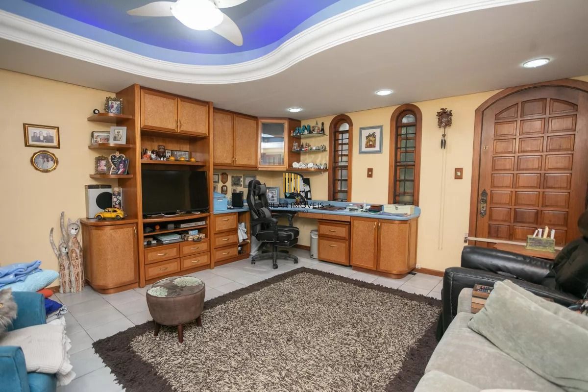 Casa à venda com 280m², 4 quartos e 2 vagas no bairro Auxiliadora