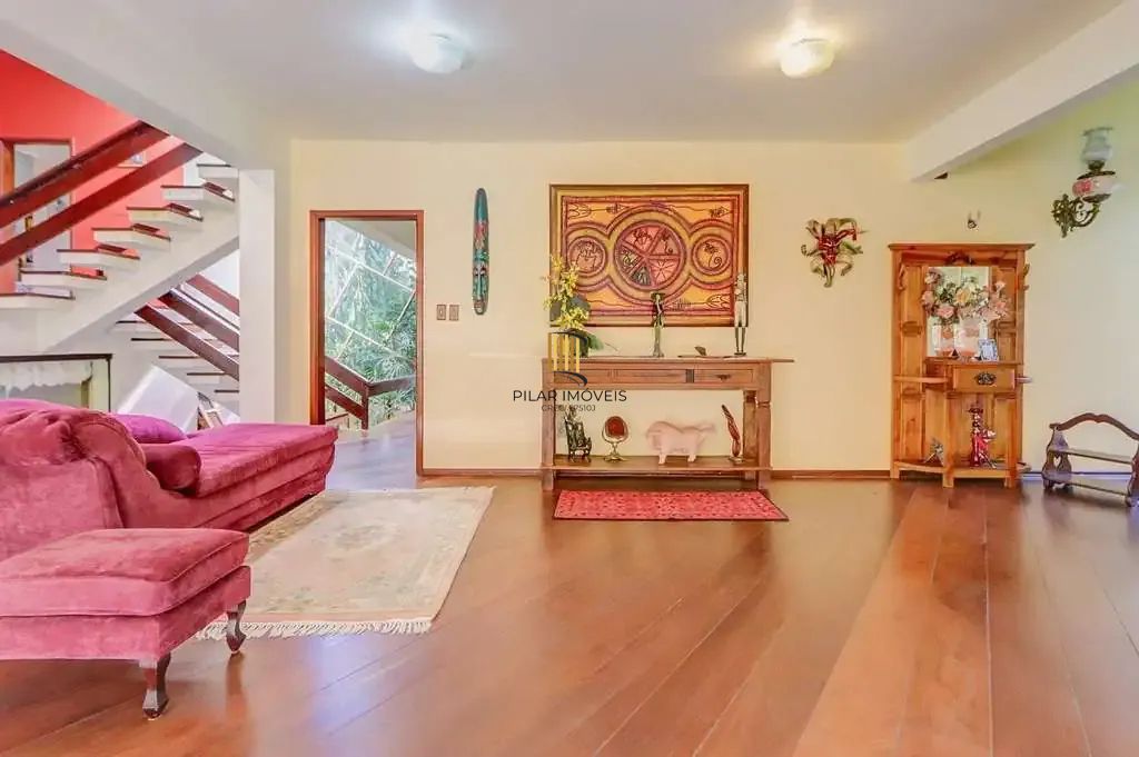 Casa em condominio, 3 quartos, 3 suítes 2 vagas e piscina na Cavalhada.