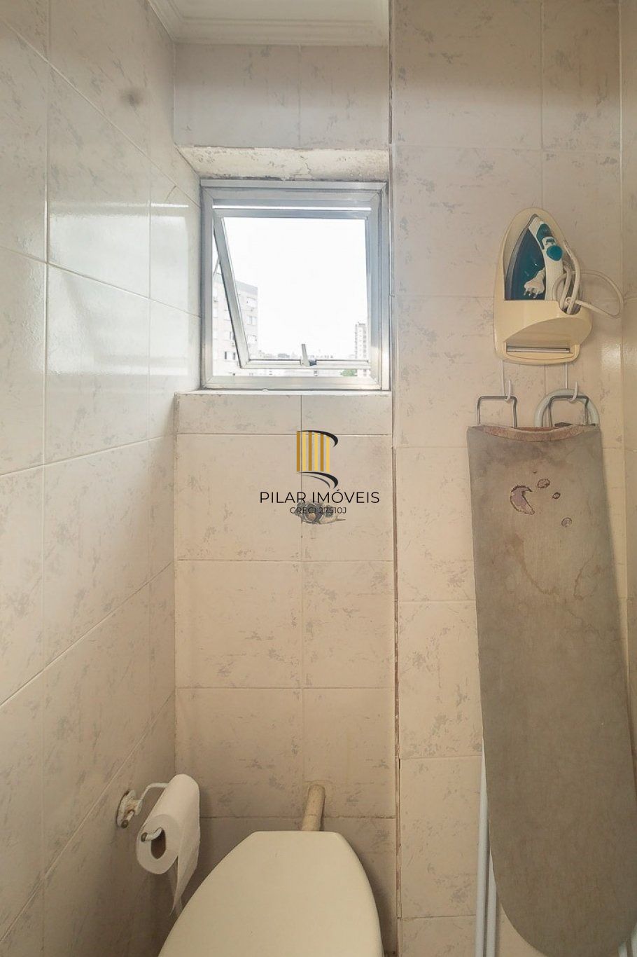 Apartamento mobiliado com 76m², 2 dormitórios e sol da manhã no bairro Floresta