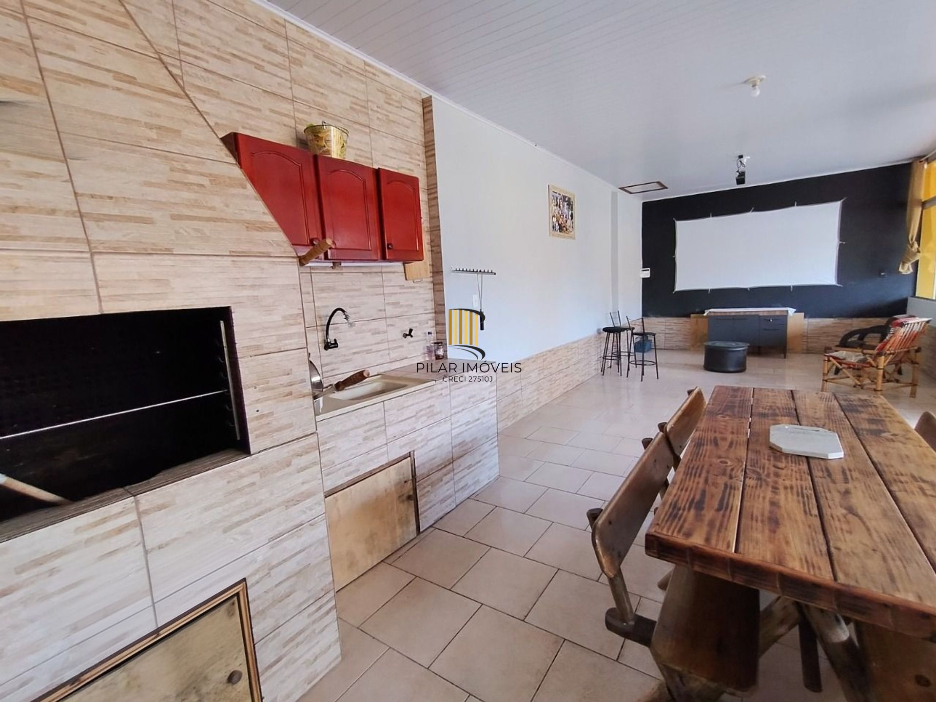 Casa de 4 dormitórios e 4 vagas de garagem em Canoas.