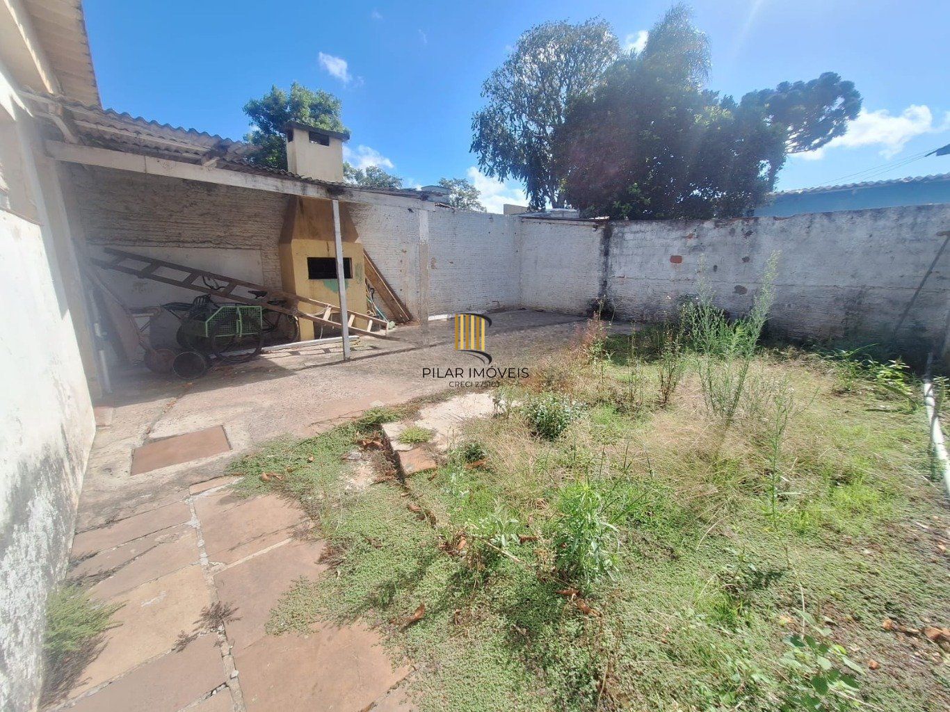 Casa de 2 dormitórios e 2 vagas de garagem em Canoas.