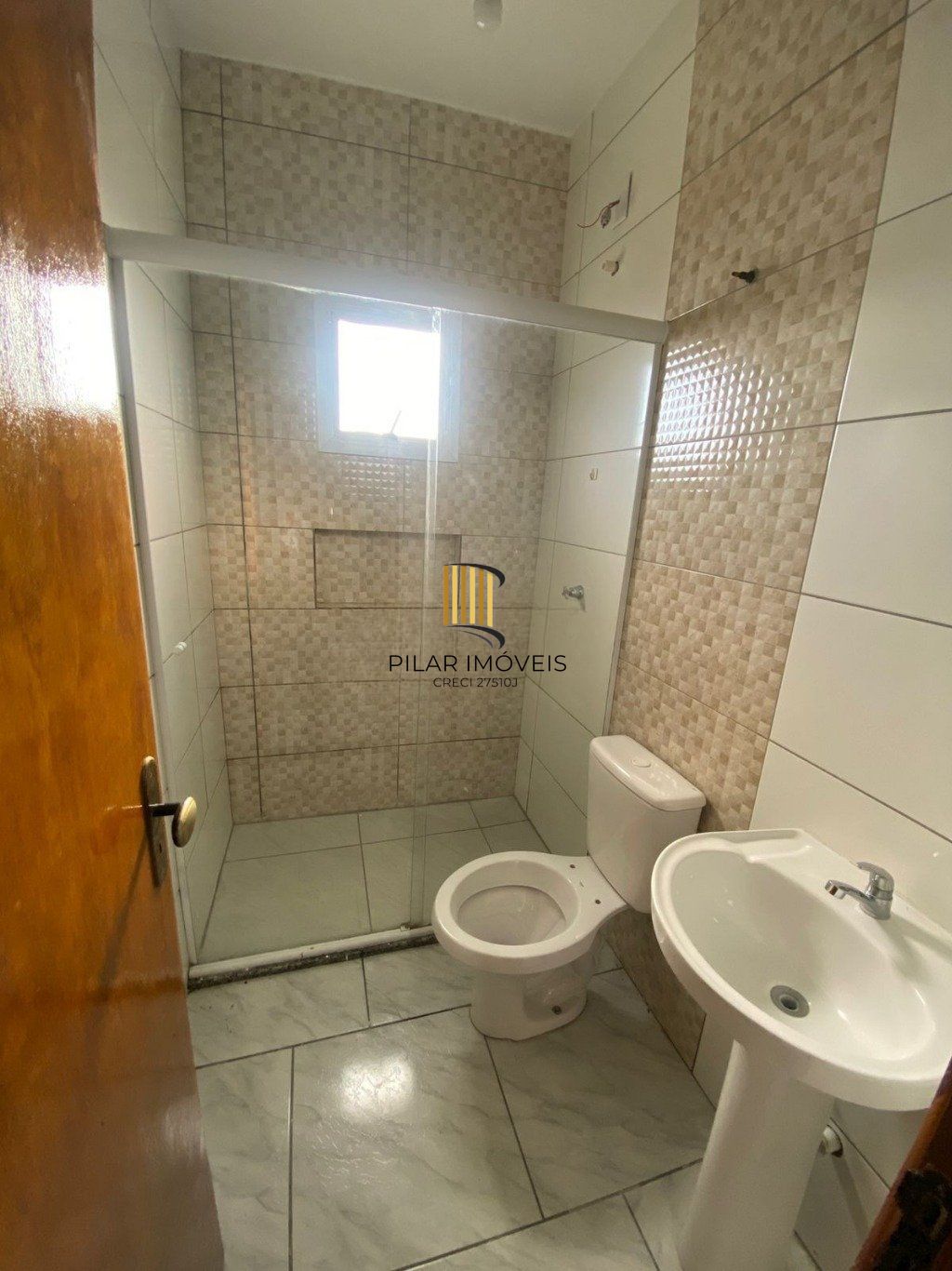 Casa de 2 dormitórios, 1 vaga de garagem em Cachoeirinha.