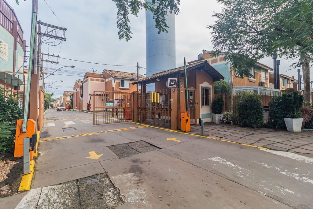 Casa em Condomínio fechado 3 dormitórios no bairro Jardim Itu.