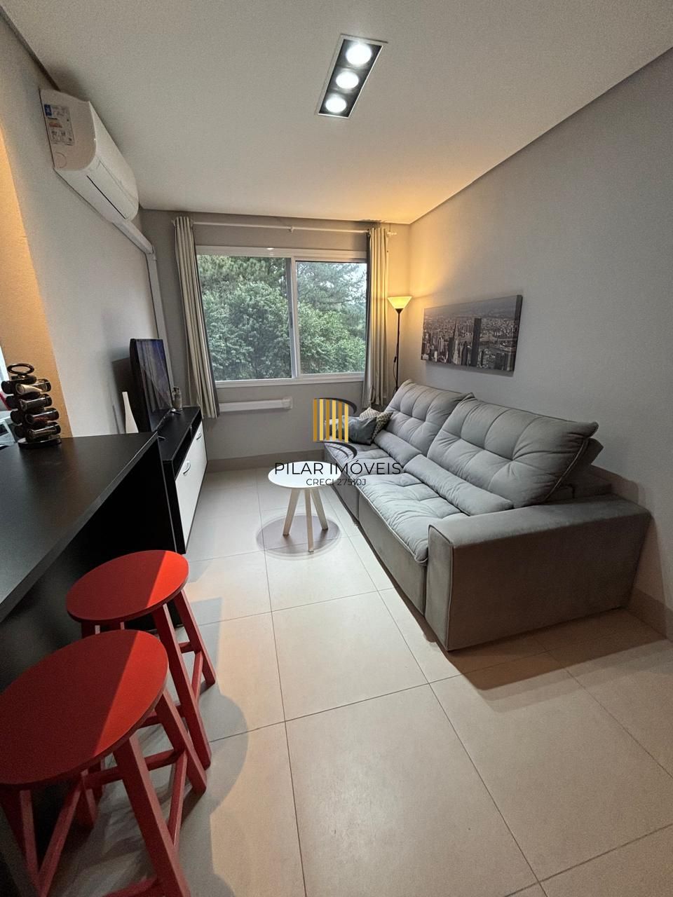 Apartamento mobiliado de 2 dormitórios e duas vagas bairro Agronomia