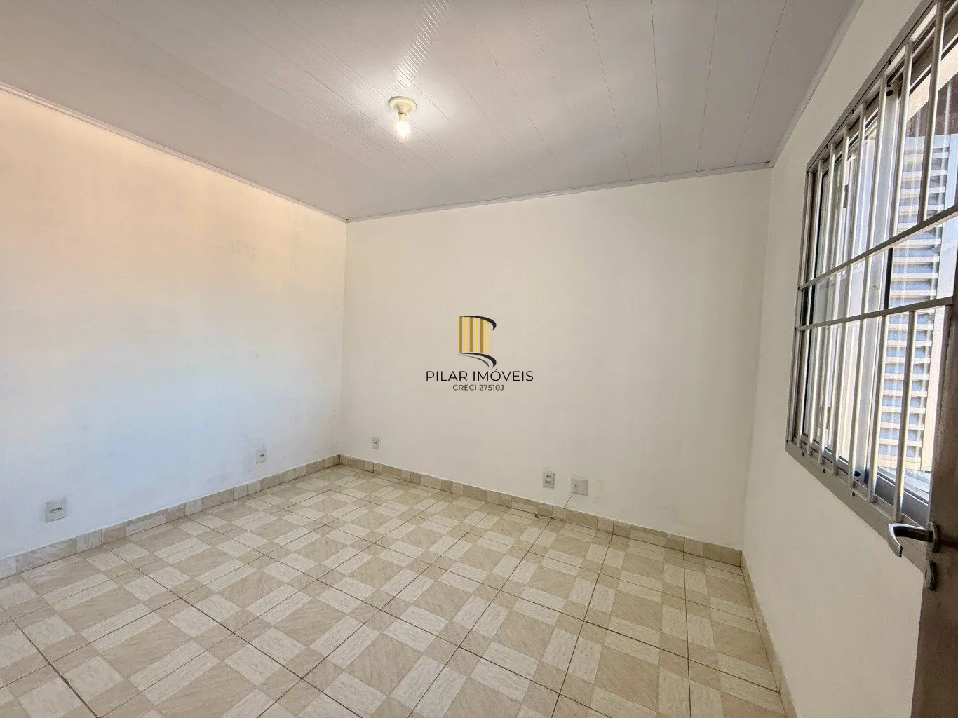Casa de 4 dormitórios e 3 vagas de garagem em Canoas.