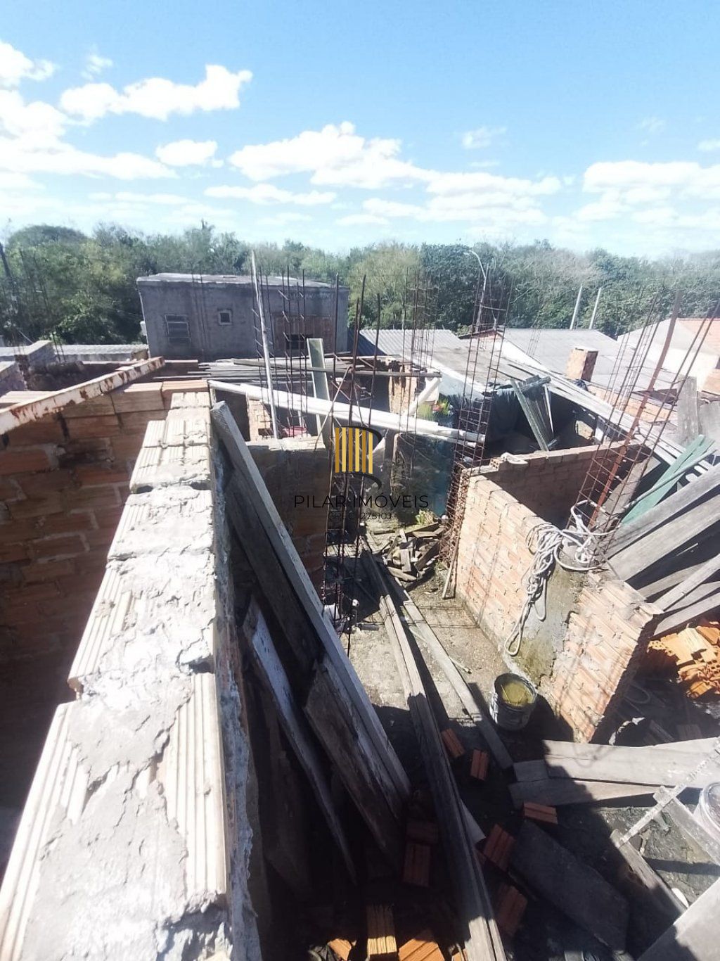 Casa 1 dormitório com 1 vaga de garagem no bairro Mato Grande em Canoas.