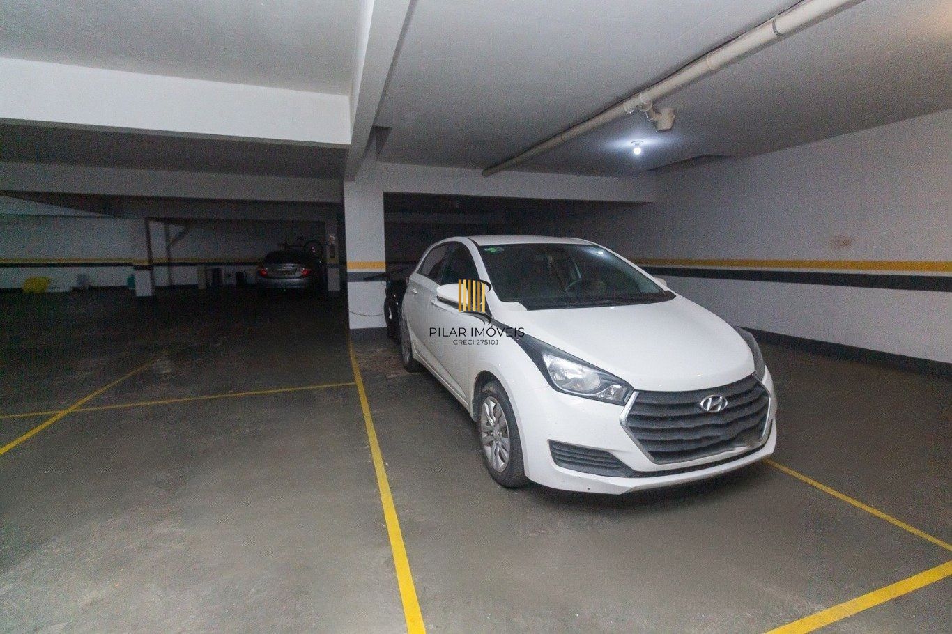 Apartamento com 1 dormitório e 1 vaga de garagem no Bairro petrópolis