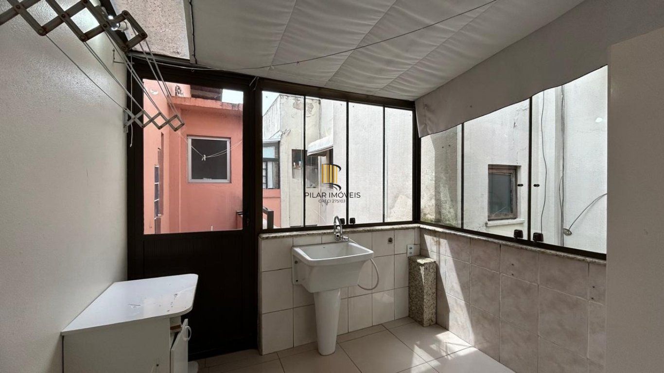 Cobertura de 4 dormitórios e 2 vagas de garagem coberta em Cachoeirinha.