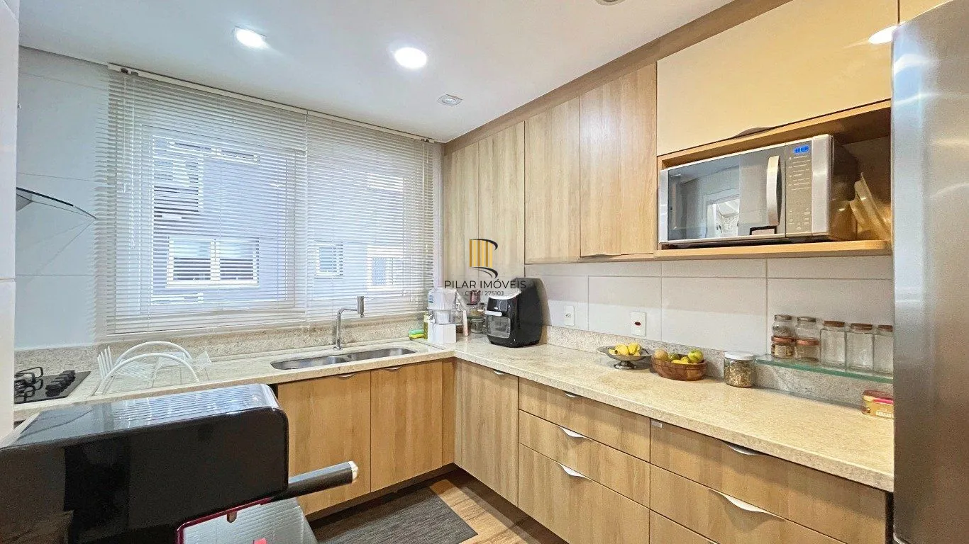 Apartamento com 3 quartos, 3 suítes e 128m² à venda em Menino Deus.