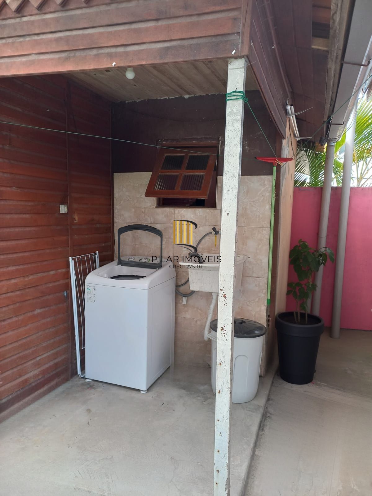 Casa com pátio e edícula no Bairro Porto Verde
