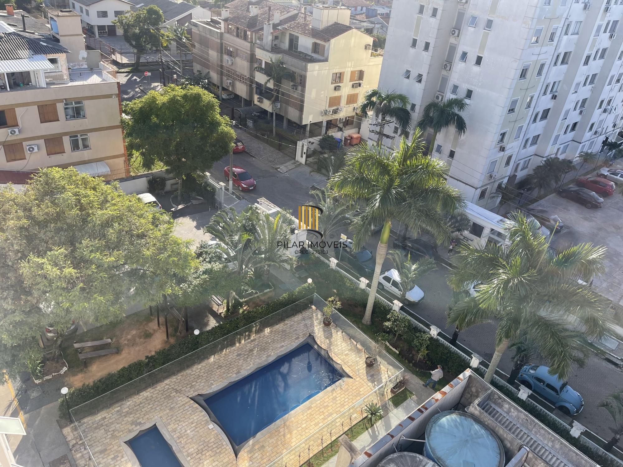 Cobertura semi mobiliada com 3 quartos e 1 vaga de garagem na Rua Sadi Castro.