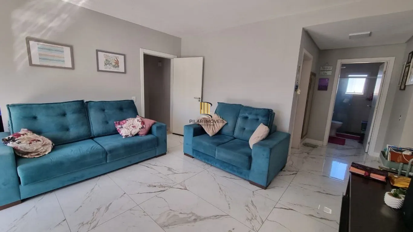 Casa de 2 dormitórios e 6 vagas de garagem em Canoas.