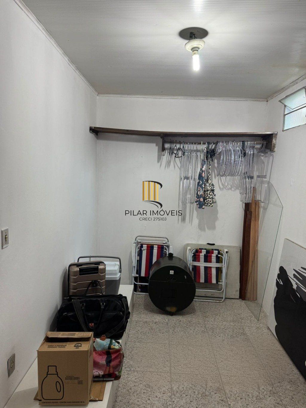 Casa de 4 dormitórios e 2 vagas de garagem no Bairro Monte Carlos Cachoeirinha.