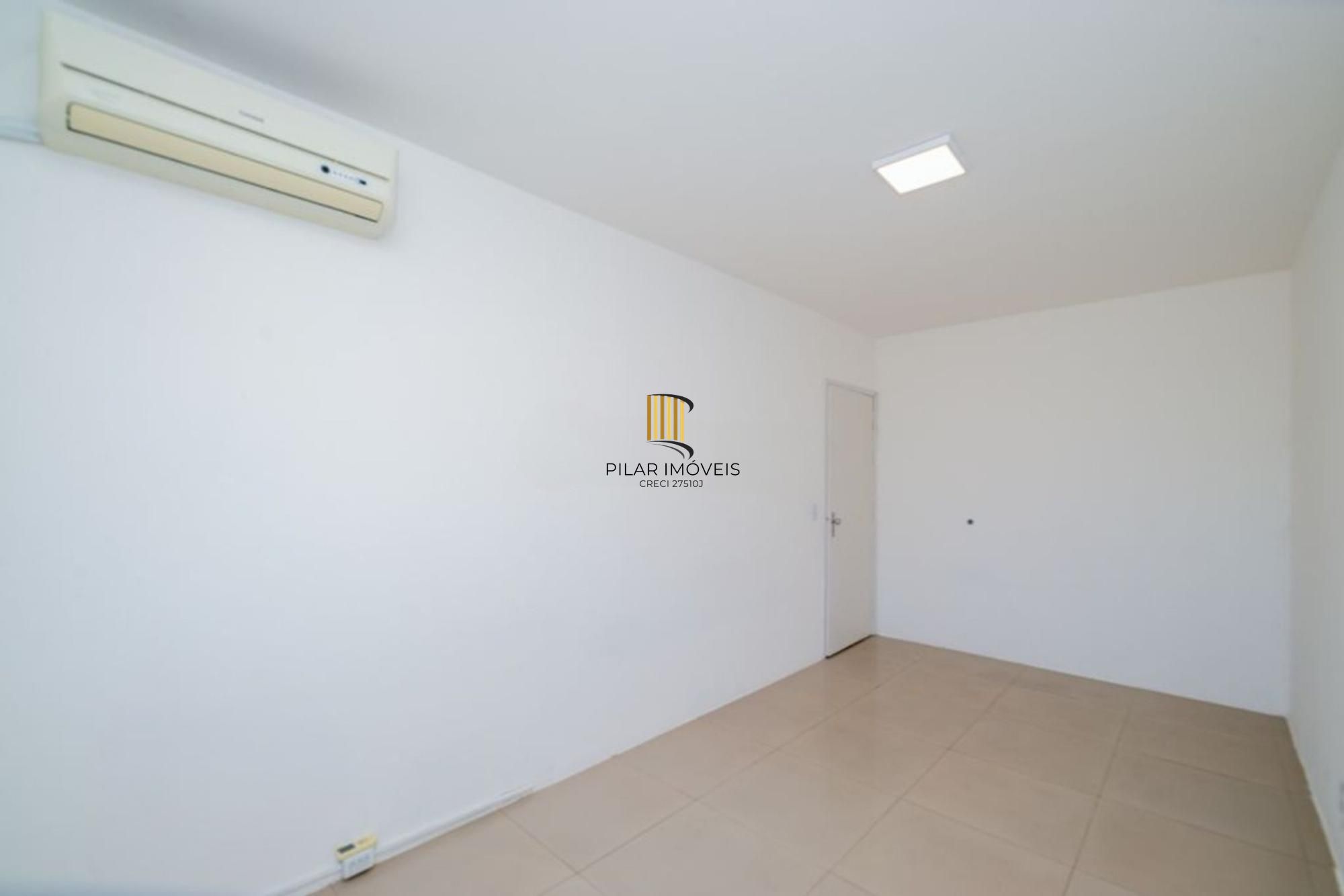 Apartamento com 2 quartos, 2 banheiros e 1 vaga no bairro Azenha.