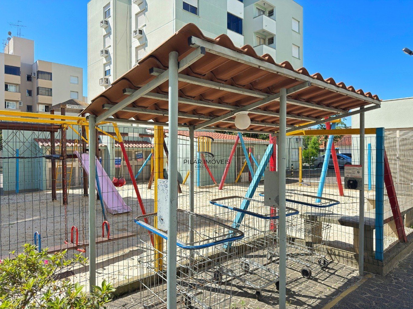 Apartamento com 2 quartos, vaga e elevador  no bairro Sarandi.