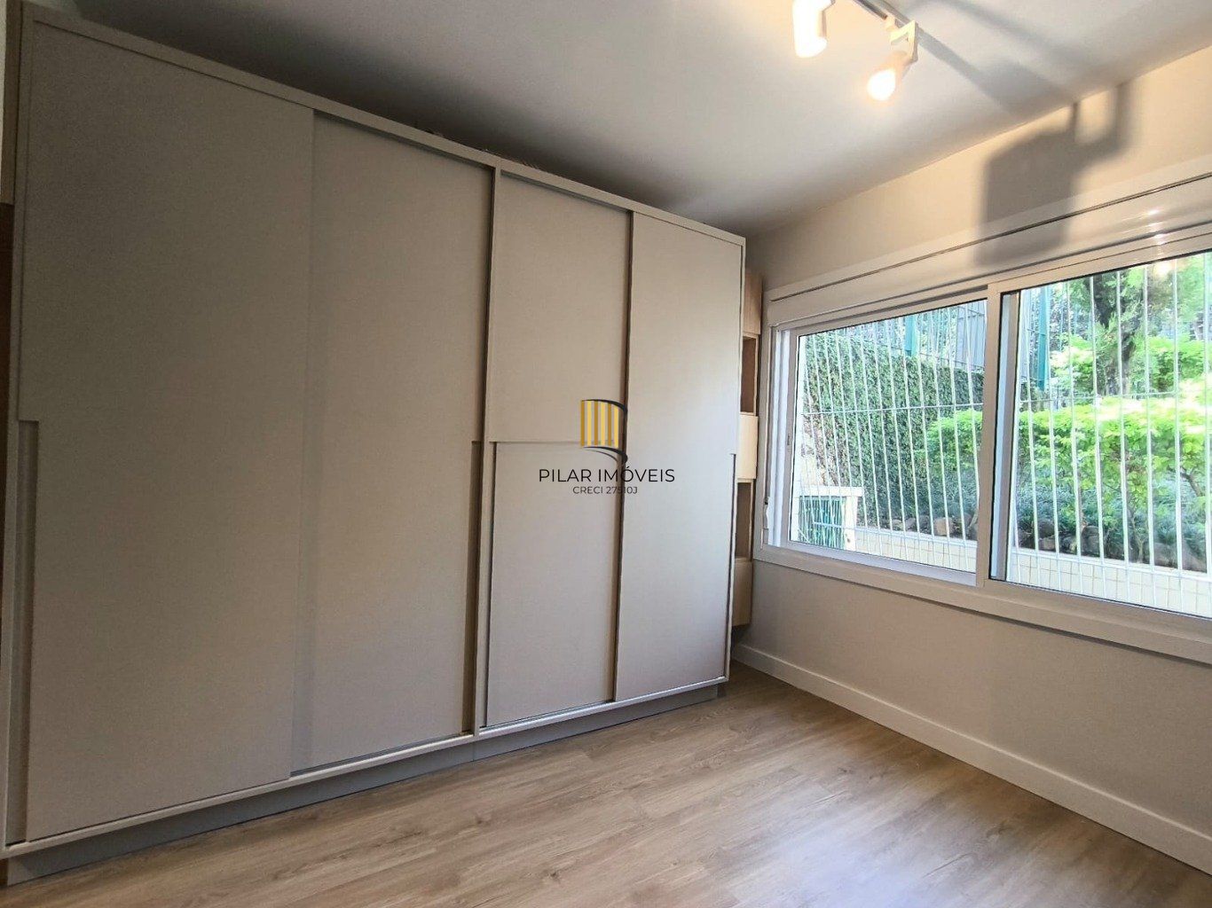 Apartamento de 1 dormitório térreo semi mobiliado  bairro Petrópolis