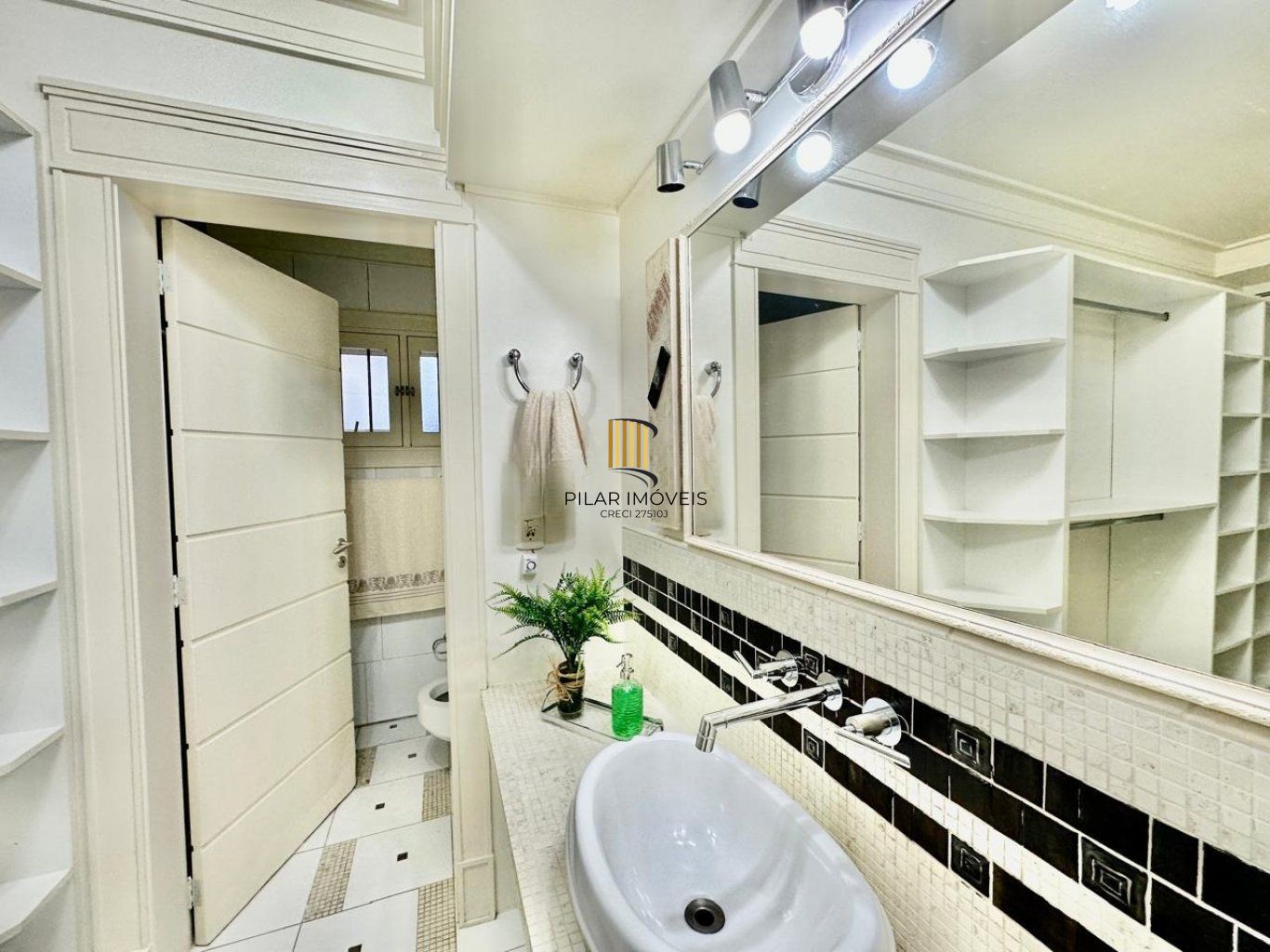 Casa de 3 dormitórios, 2 vagas de garagem em Canoas