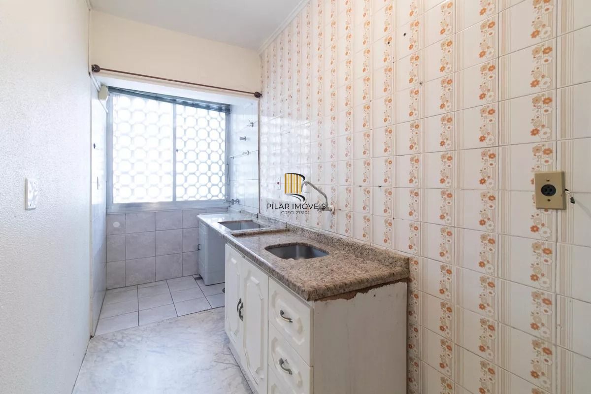 Apartamento 2 dormitórios no Partenon com sacada e 60m²