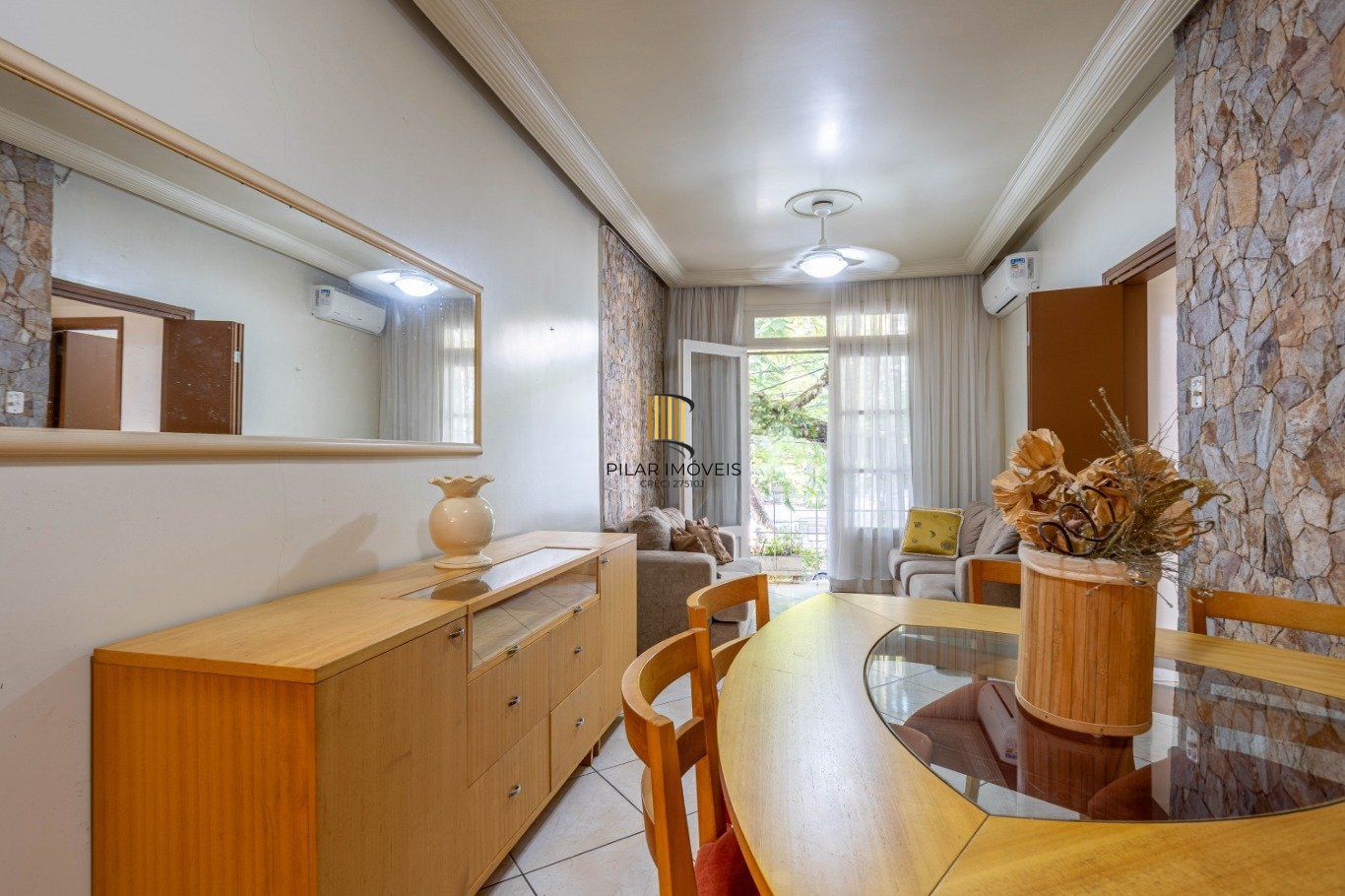 Apartamento com 2 dormitórios no Bairro Menino Deus