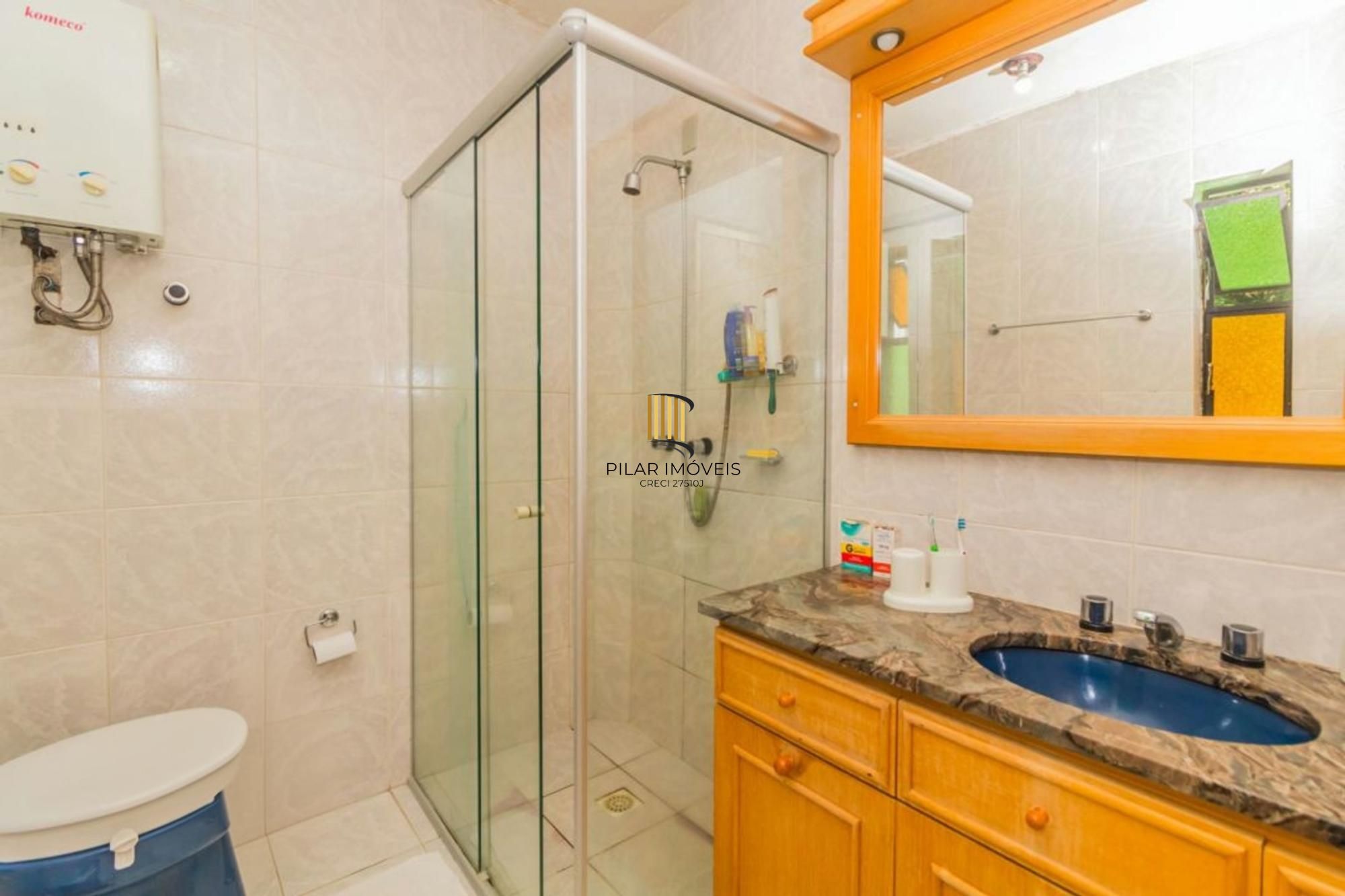 Casa com 255 metros privativos e pátio com piscina no Bairro Higienópolis