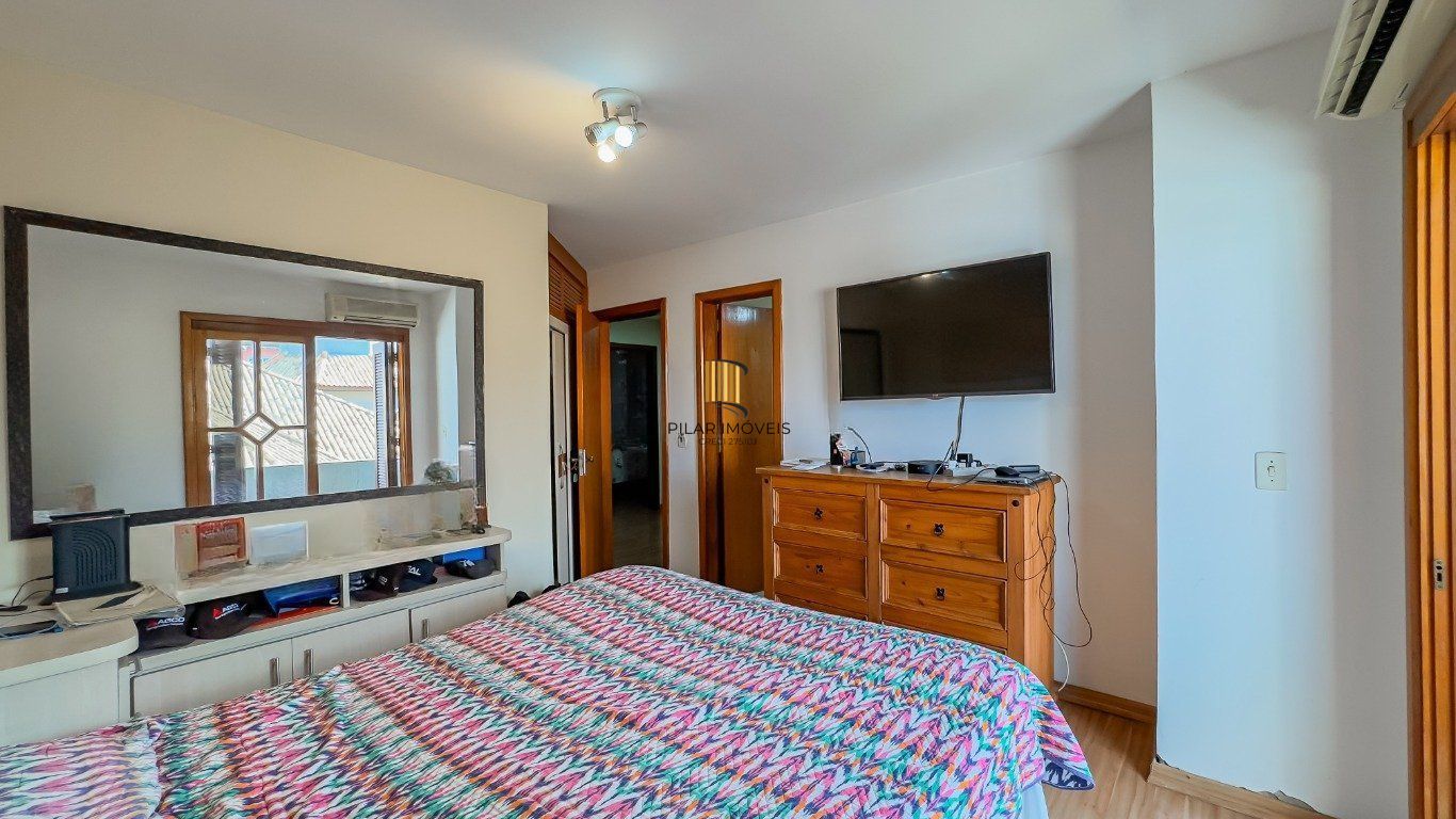 Casa em Condomínio com 4 quartos, 1 suíte e 300m² à venda em Ecoville.