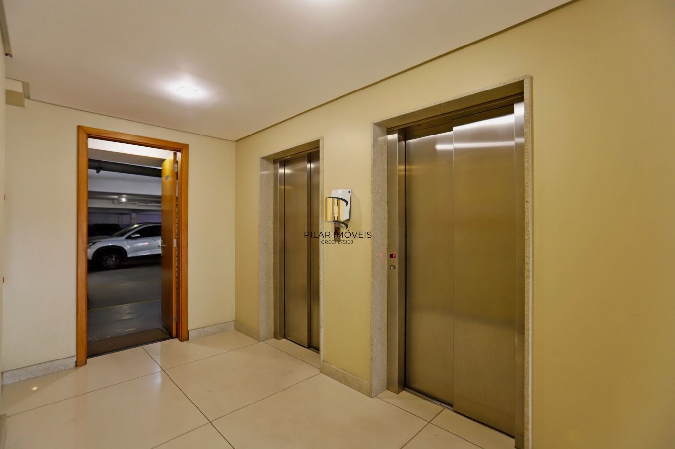 Apartamento com 2 quartos (1suíte) e 2 vagas de garagem no Bairro Santana