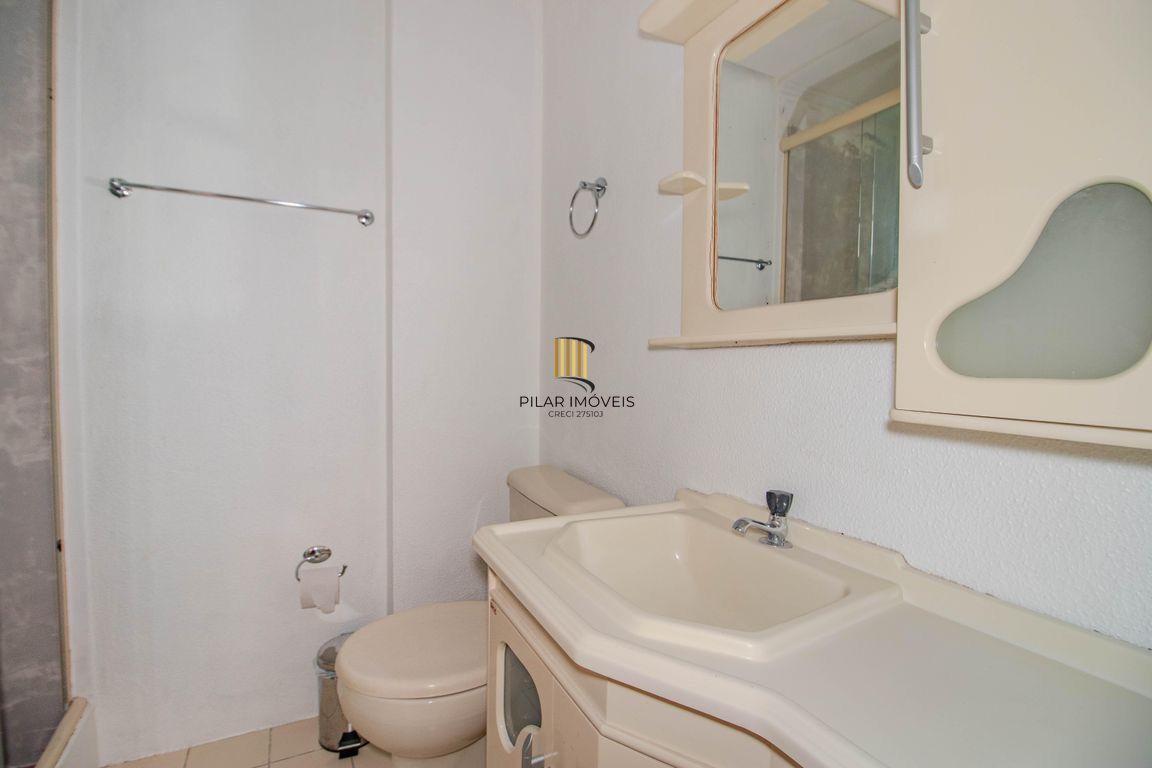 Apartamento 2 dormitórios com Sacada e 1 vaga de garagem na Rua Sadi Castro.