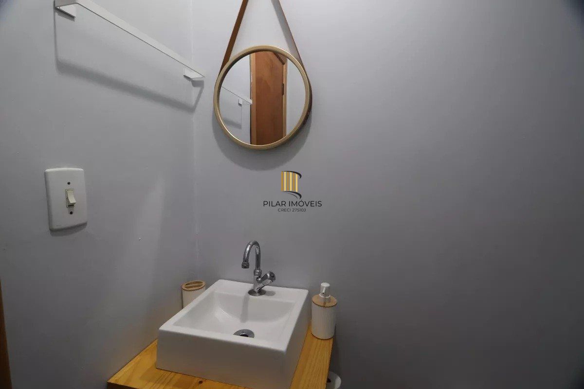 Casa de 2 quartos e 2 vagas de garagem no bairro São José Canoas.