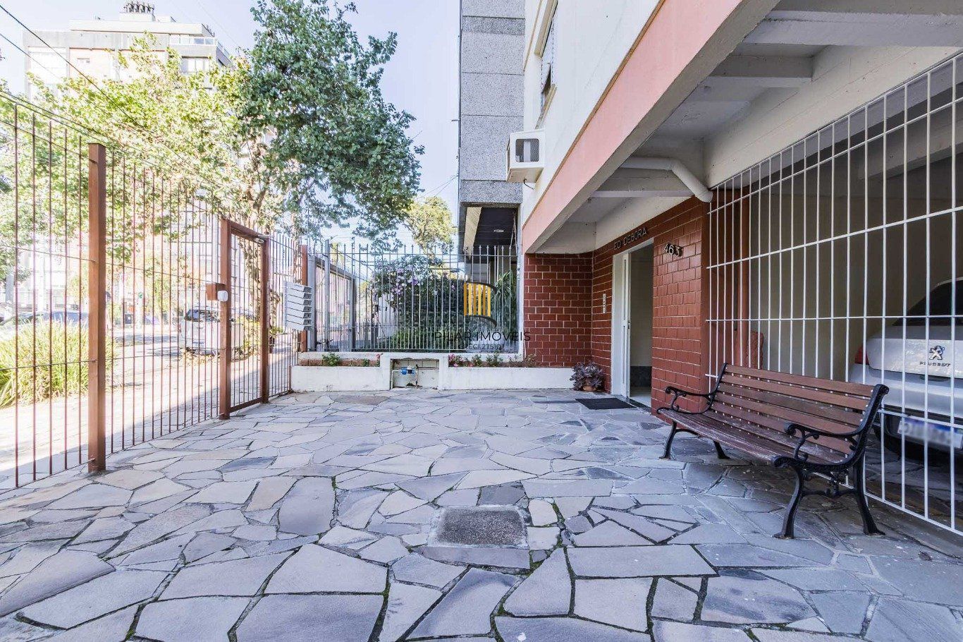 Apartamento 2 quartos, 1º andar, sol da manhã, vaga coberta