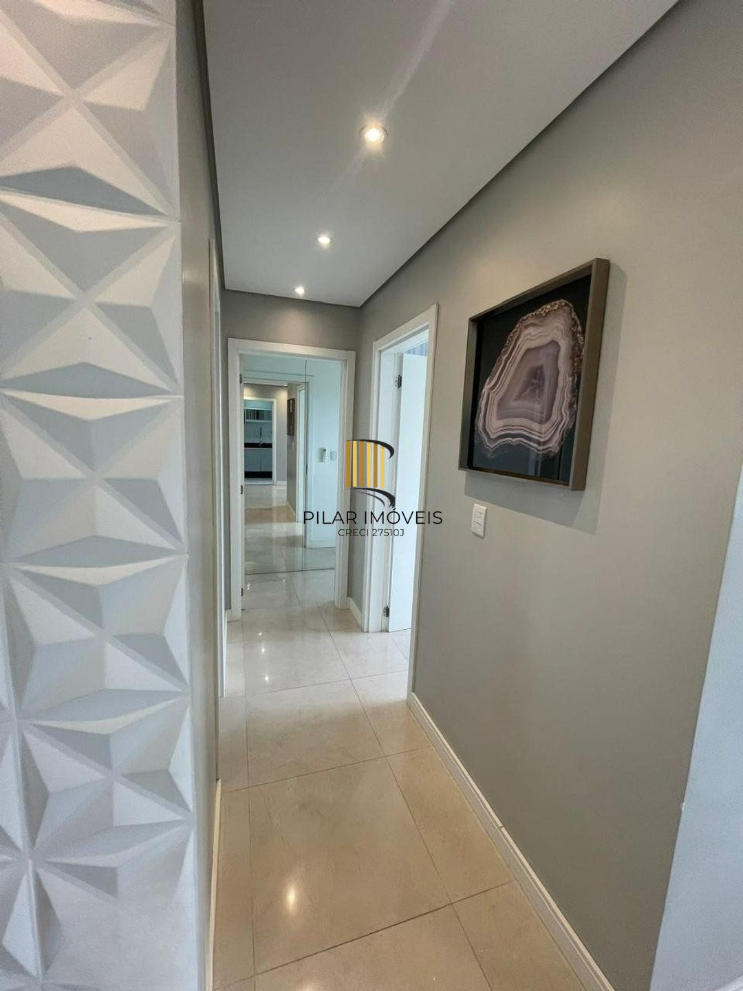 Apartamento com 2 dormitorios, com elevador e 1 vaga de garagem em Canoas.