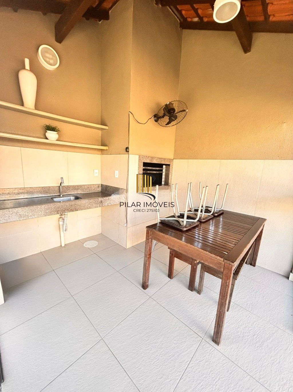 Apartamento com 3 dormitórios e 1 vaga de garagem no bairro Fátima em Canoas