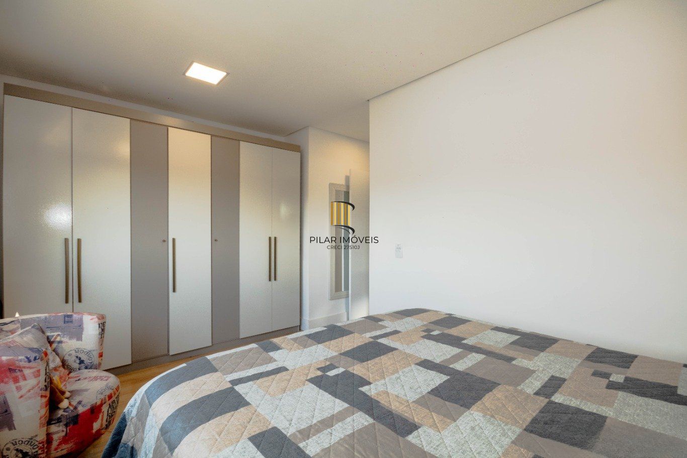 Apartamento com 3 quartos, 1 suíte e 2 vagas de garagem em Canoas