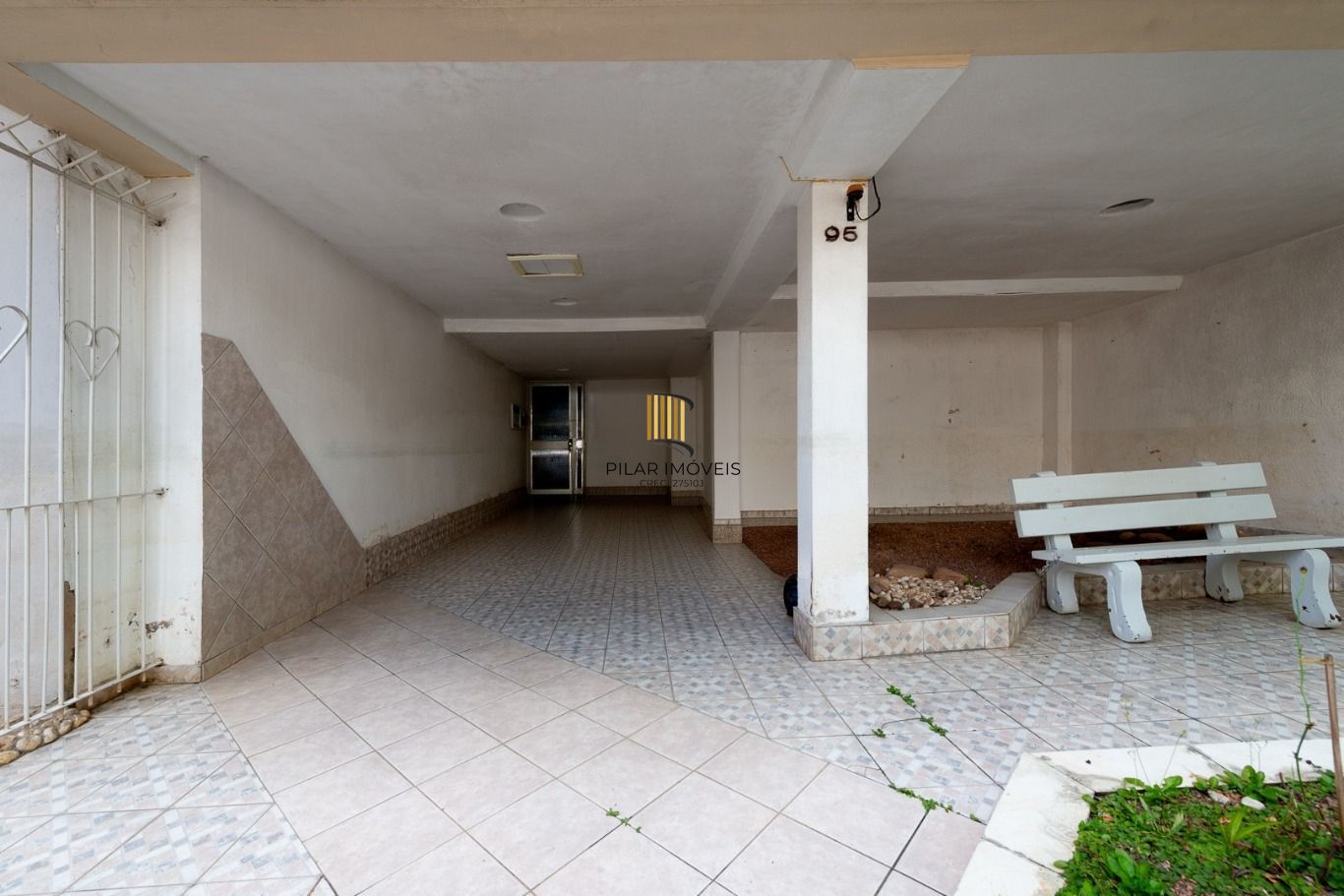 Apartamento JK com 1 dormitório e 54m² à venda em Menino Deus, Porto Alegre.