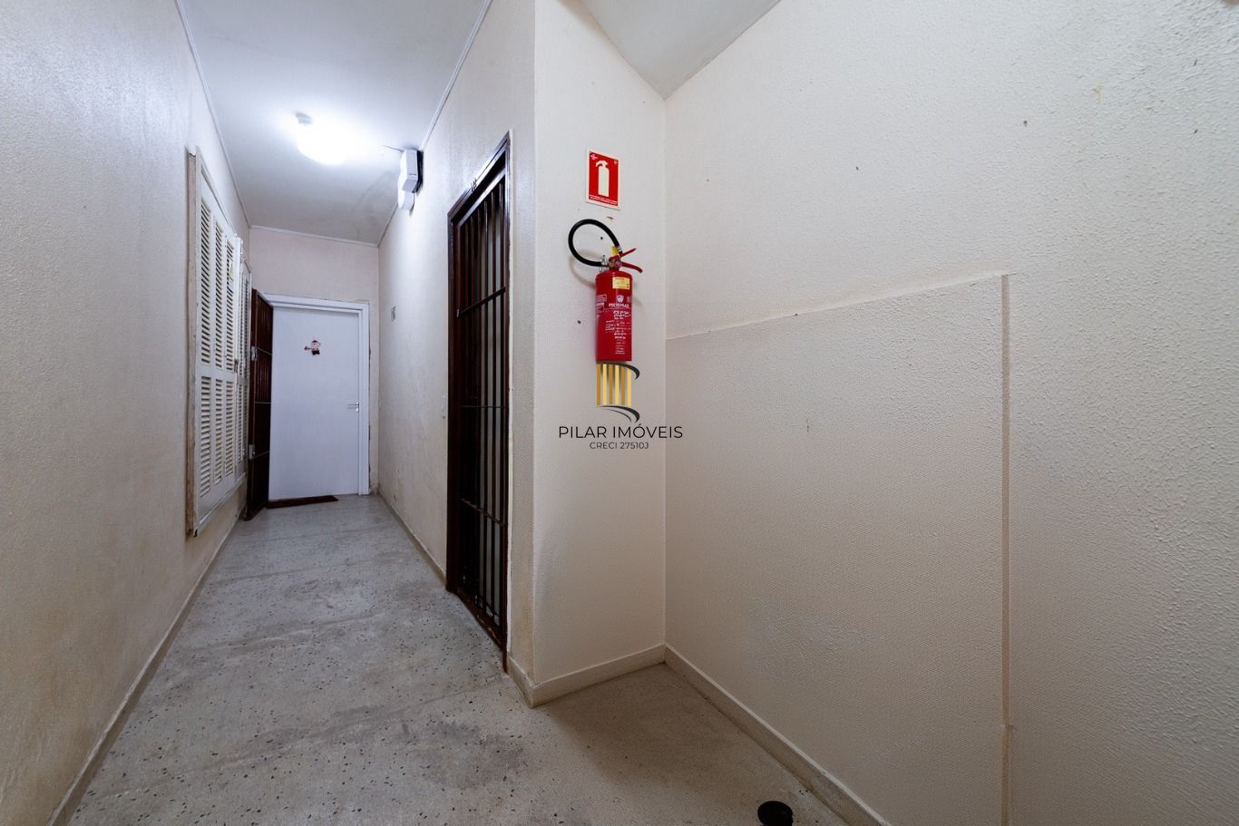 Apartamento JK com 1 dormitório e 54m² à venda em Menino Deus, Porto Alegre.