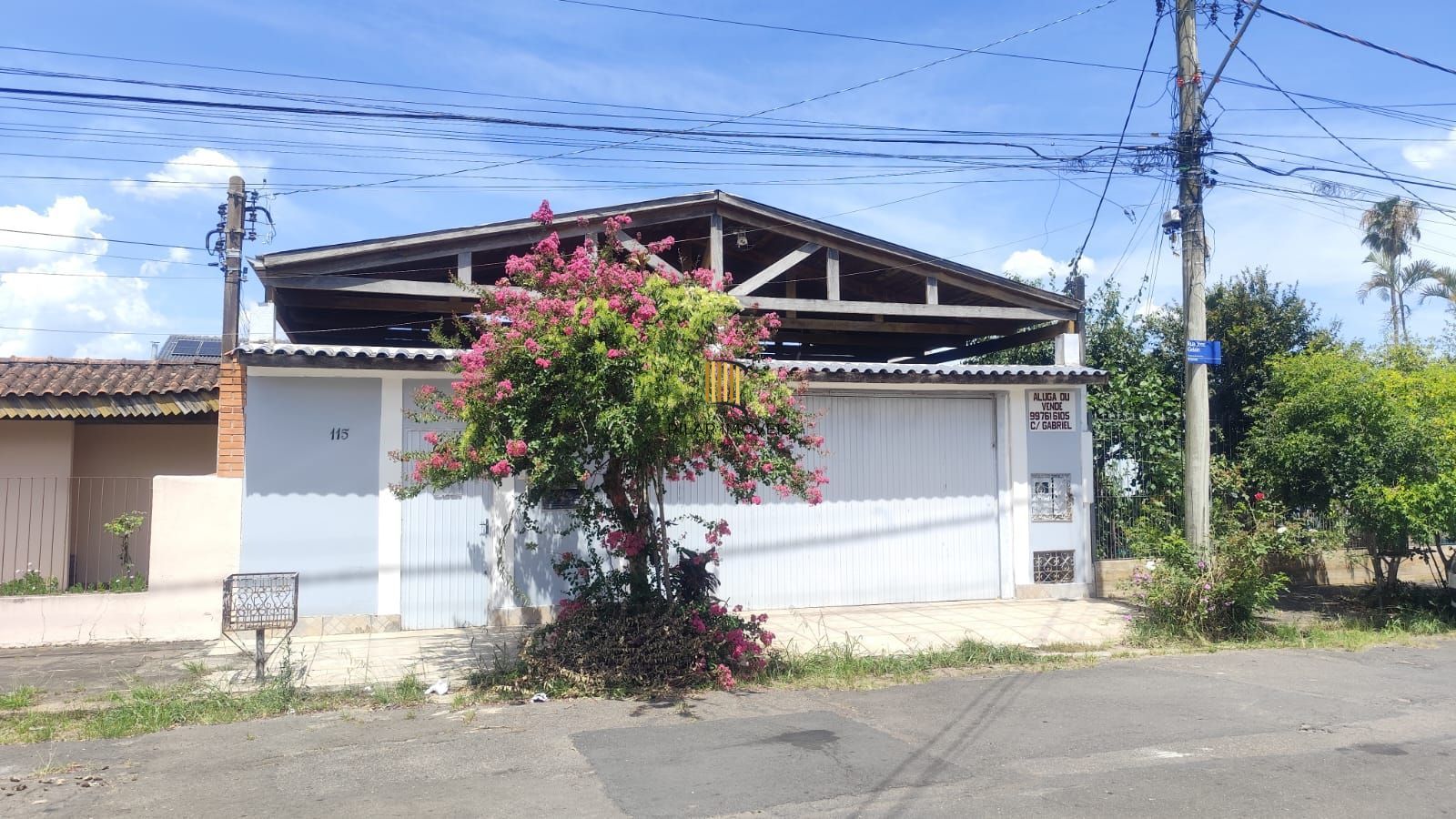Casa térrea de 3 quartos, suíte, 3 vagas no bairro Santa Fé
