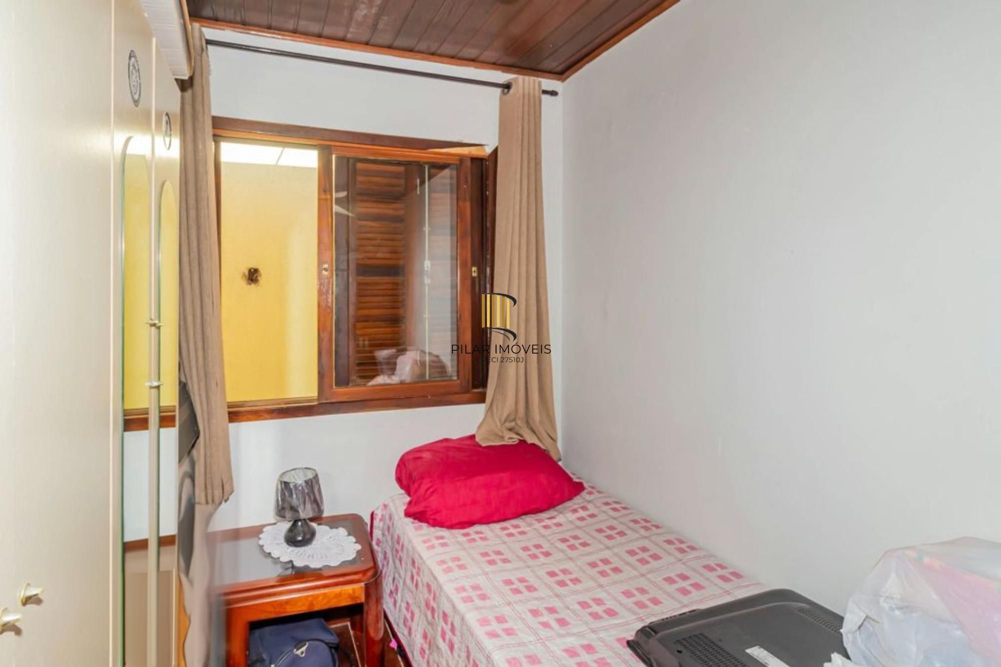 Casa com varanda fechada, 3 quartos, 2 vagas no bairro Farroupilha