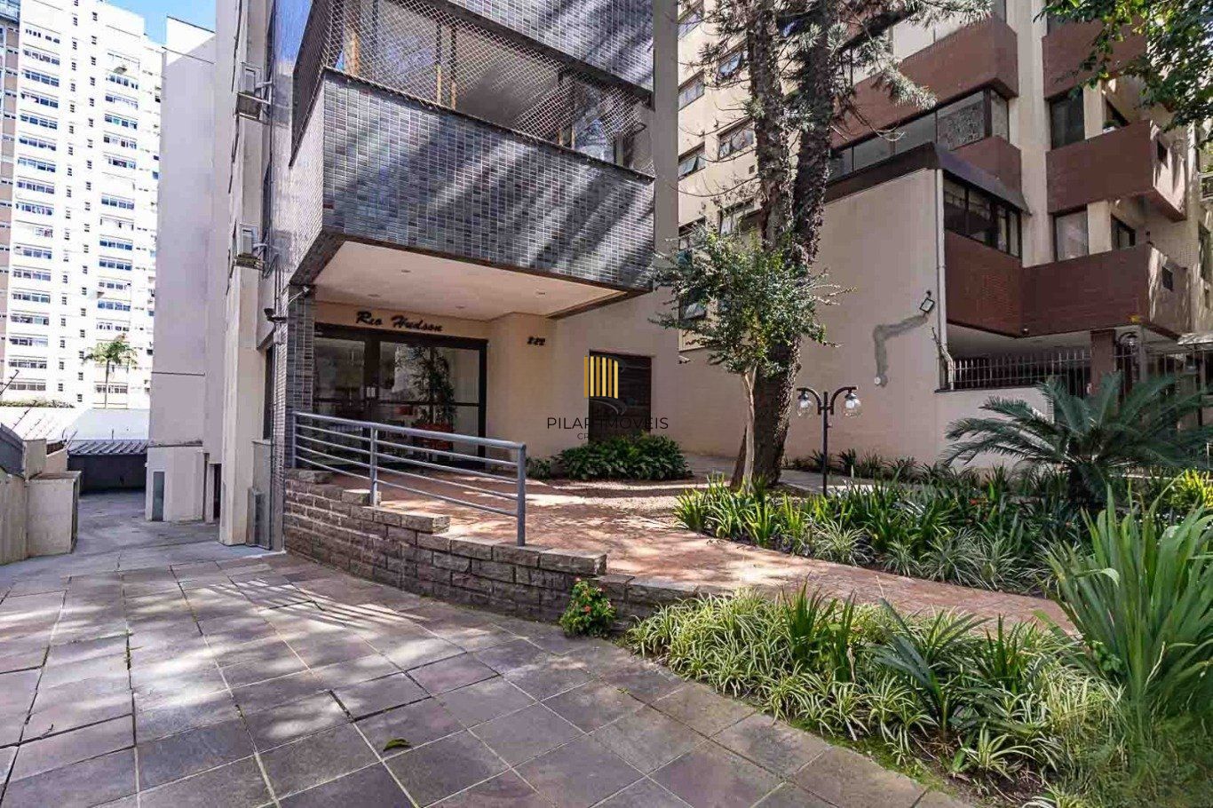 Apartamento semi mobiliado de 2 quartos,elevador,2 vagas no bairro Auxiliadora.