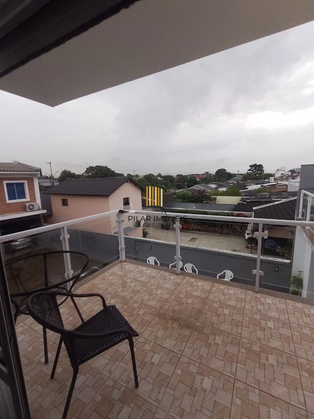 Casa de 5 dormitórios, piscina e 4 vagas de garagem em Canoas.
