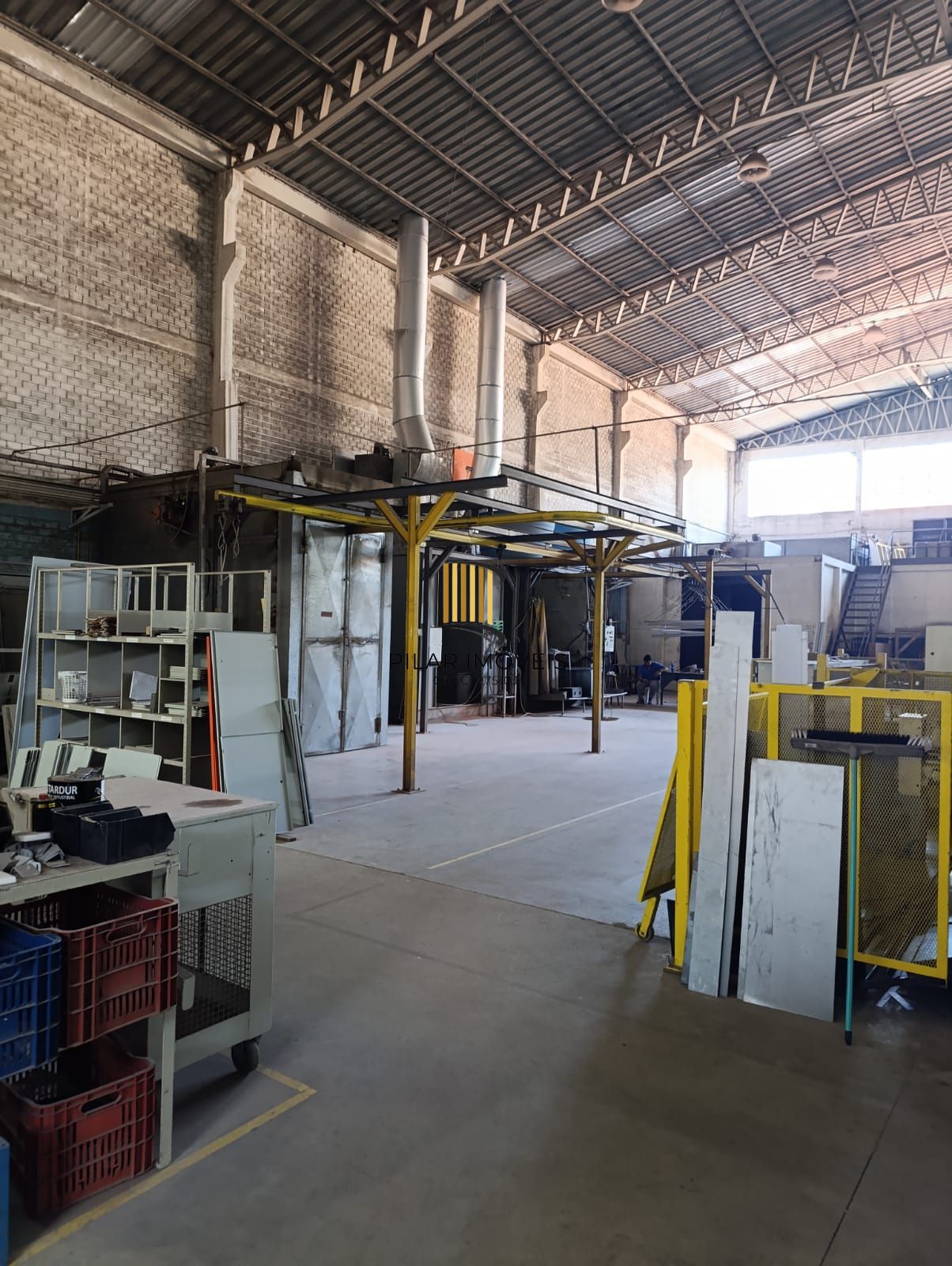 Pavilhão com 2500m de área construida no bairro Sarandi