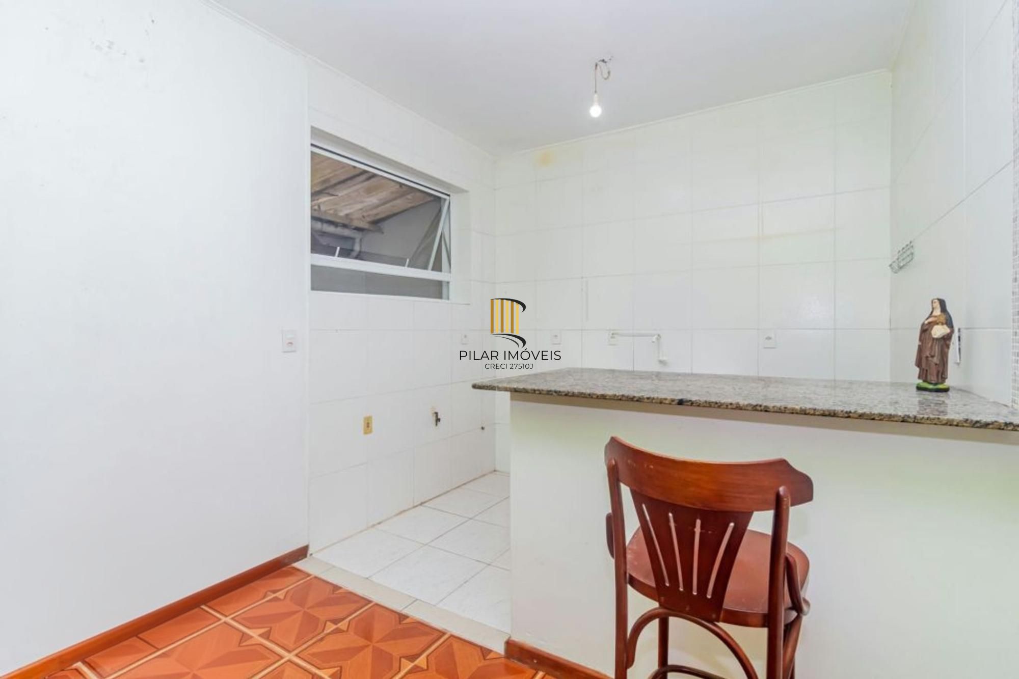 Apartamento térreo de 2 dormitórios bairro São João.