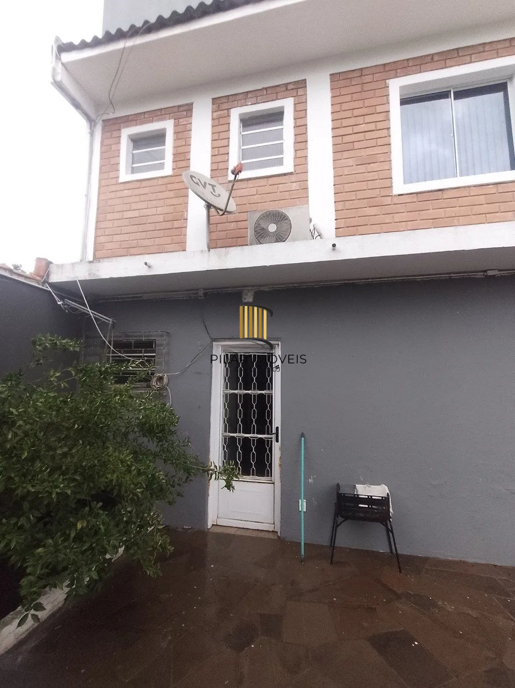 Casa de 5 dormitórios, piscina e 4 vagas de garagem em Canoas.