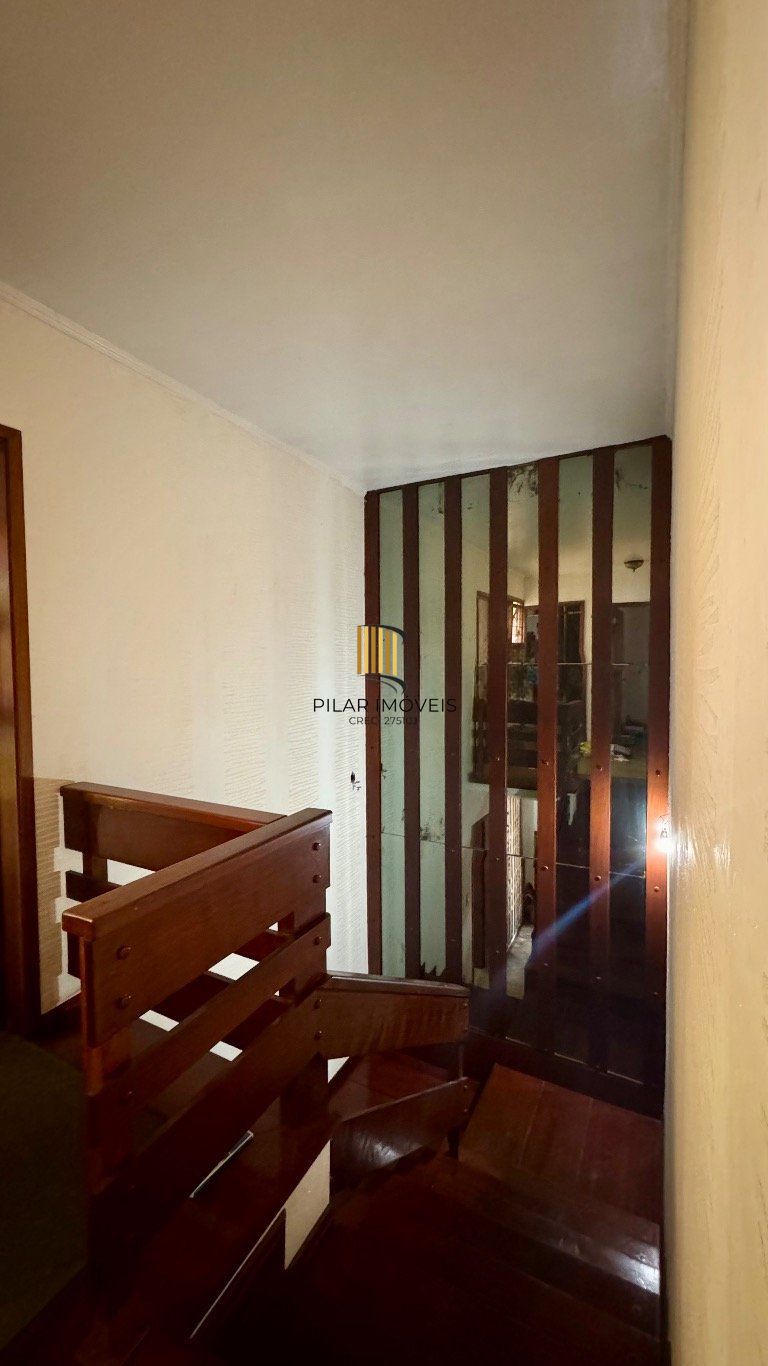 Casa com 350m², 4 quartos, 2 Suítes à venda em Azenha, Porto Alegre.